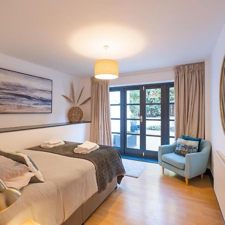 Modern Apt Near Gardens With Large Decking Area - Vivre Retreats Bournemouth Bagian luar foto