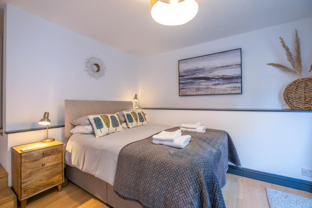 Modern Apt Near Gardens With Large Decking Area - Vivre Retreats Bournemouth Bagian luar foto