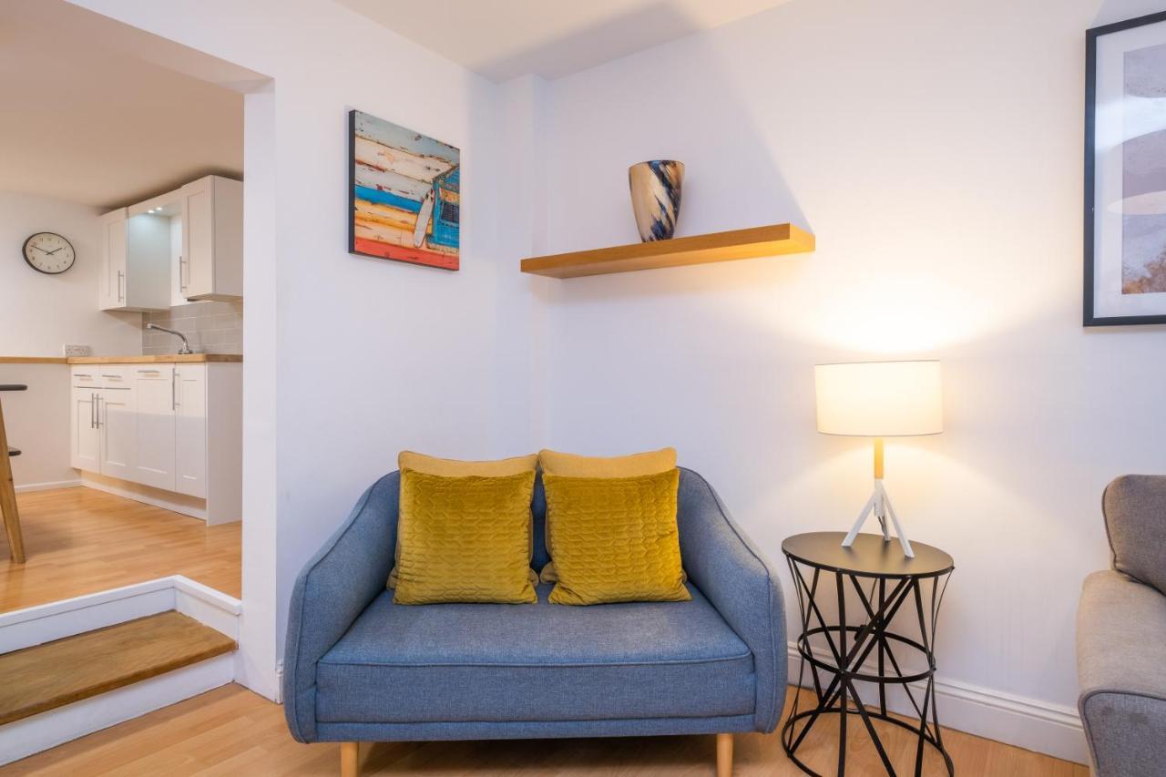 Modern Apt Near Gardens With Large Decking Area - Vivre Retreats Bournemouth Bagian luar foto