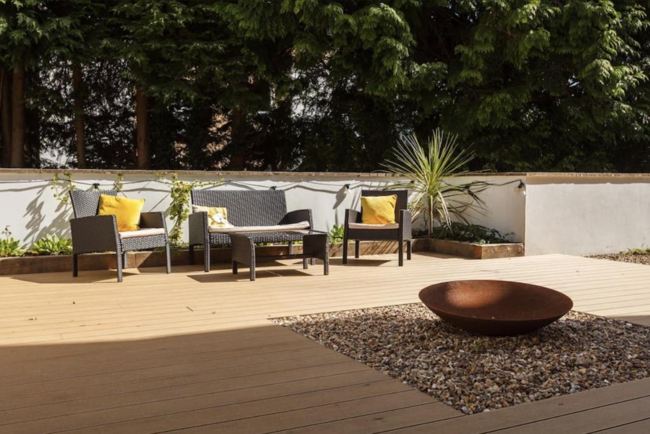 Modern Apt Near Gardens With Large Decking Area - Vivre Retreats Bournemouth Bagian luar foto
