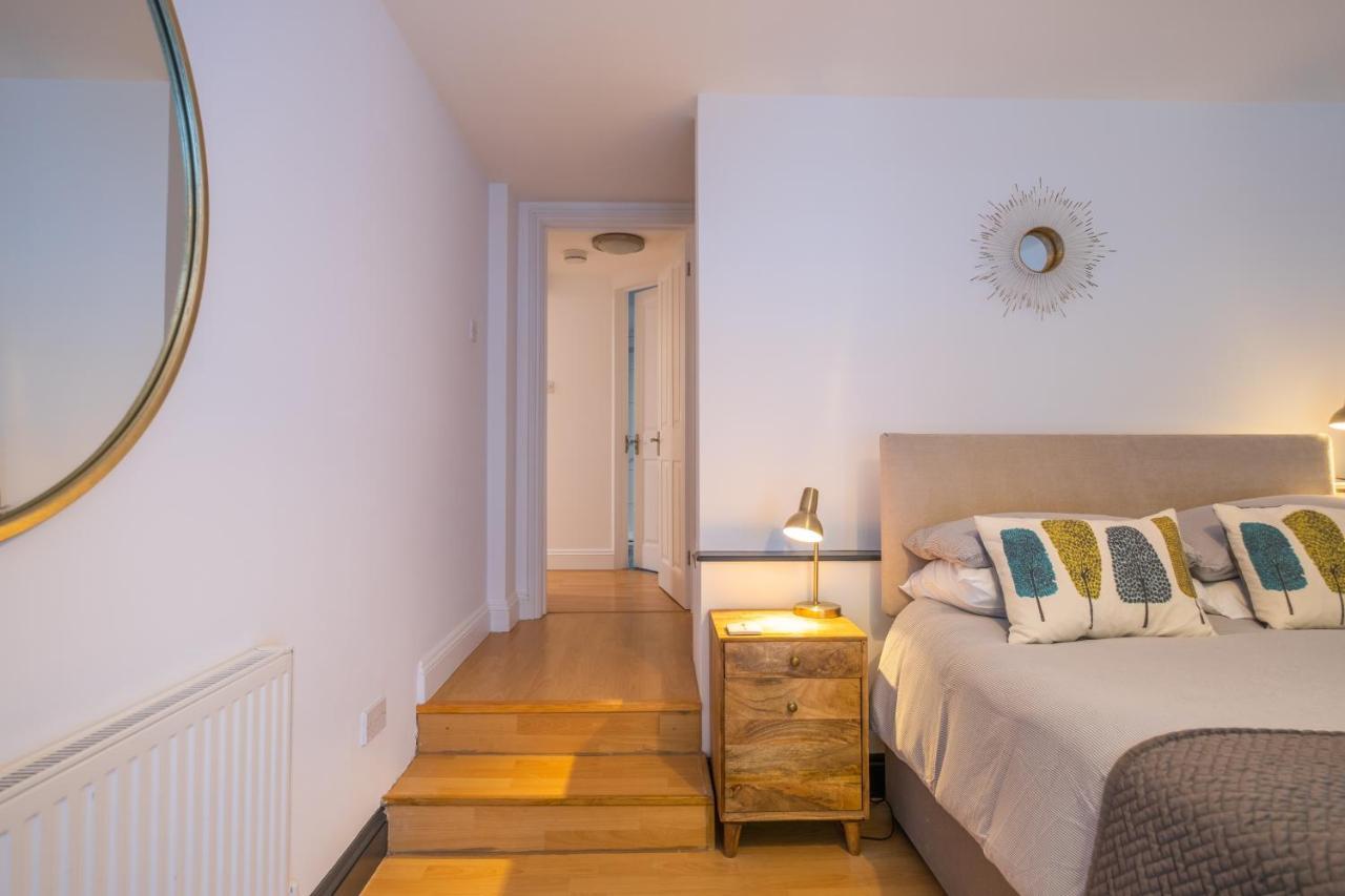 Modern Apt Near Gardens With Large Decking Area - Vivre Retreats Bournemouth Bagian luar foto
