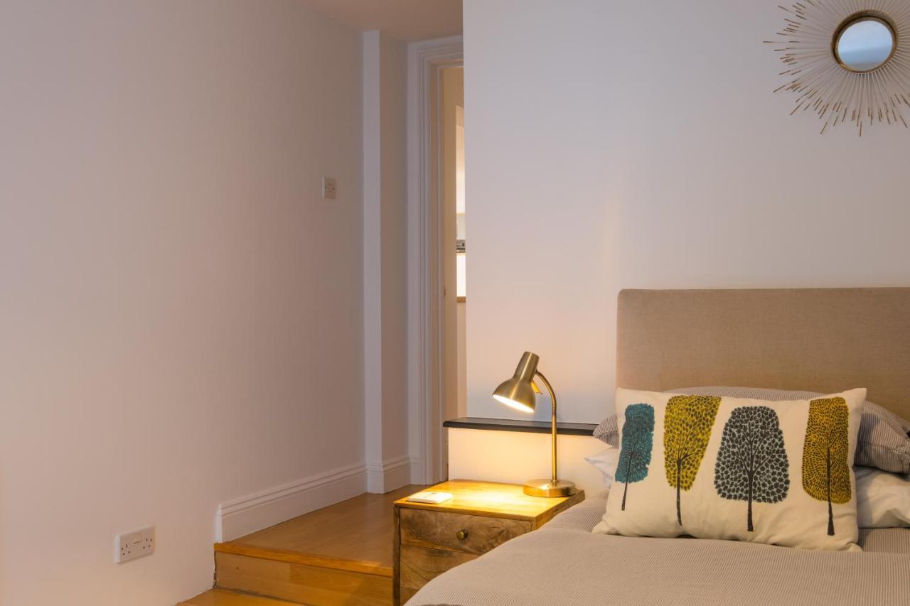 Modern Apt Near Gardens With Large Decking Area - Vivre Retreats Bournemouth Bagian luar foto