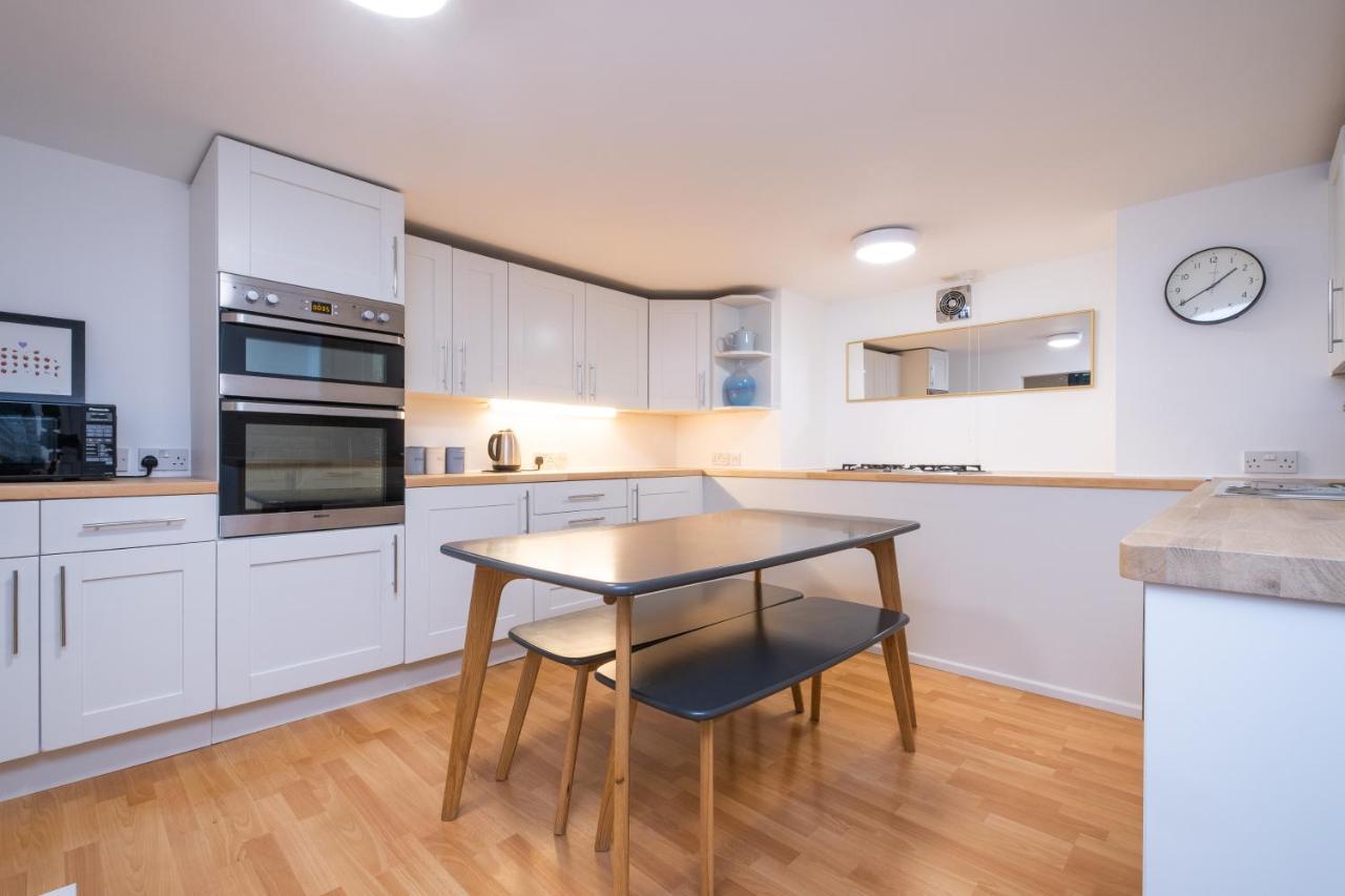 Modern Apt Near Gardens With Large Decking Area - Vivre Retreats Bournemouth Bagian luar foto