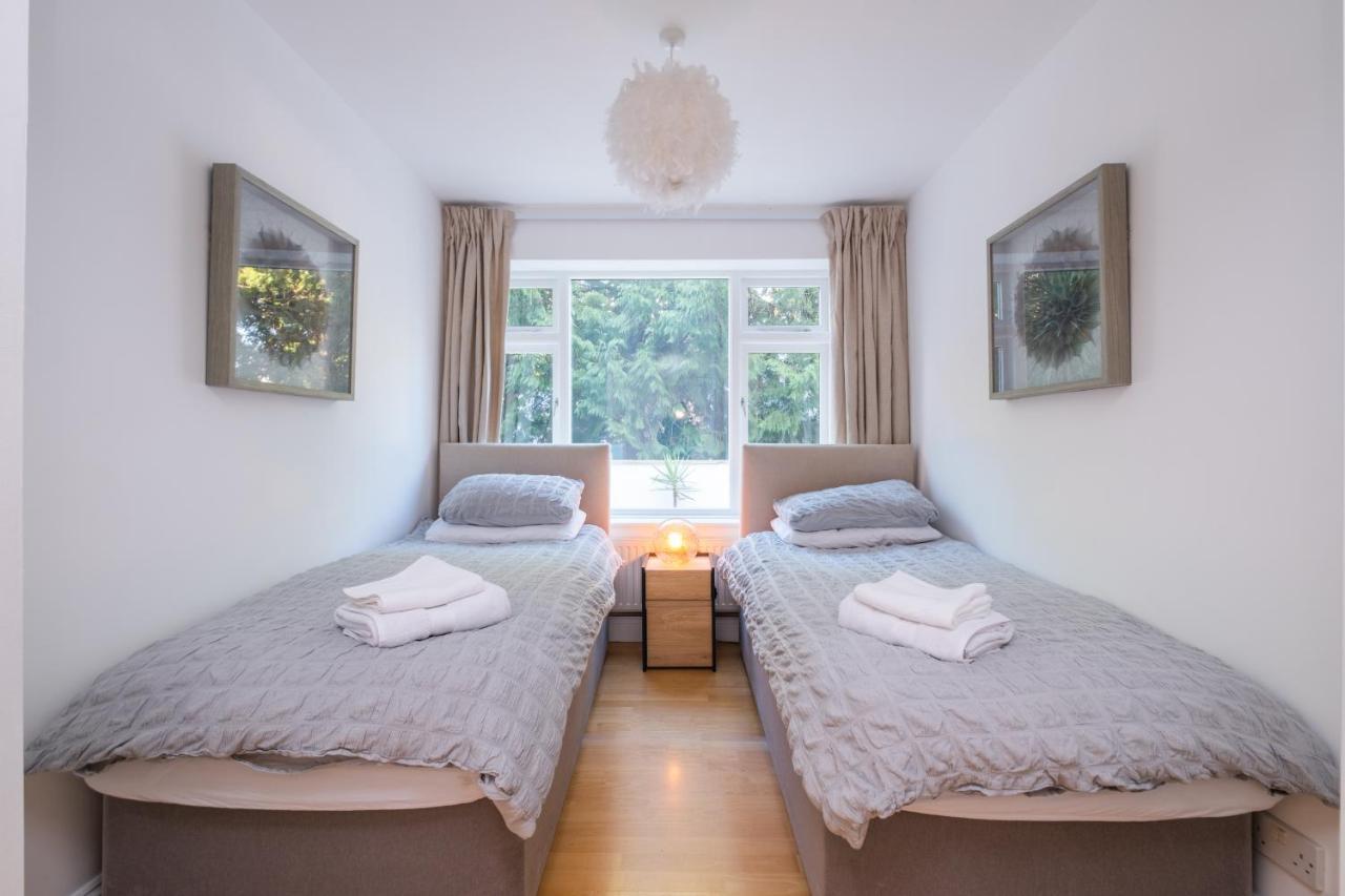 Modern Apt Near Gardens With Large Decking Area - Vivre Retreats Bournemouth Bagian luar foto