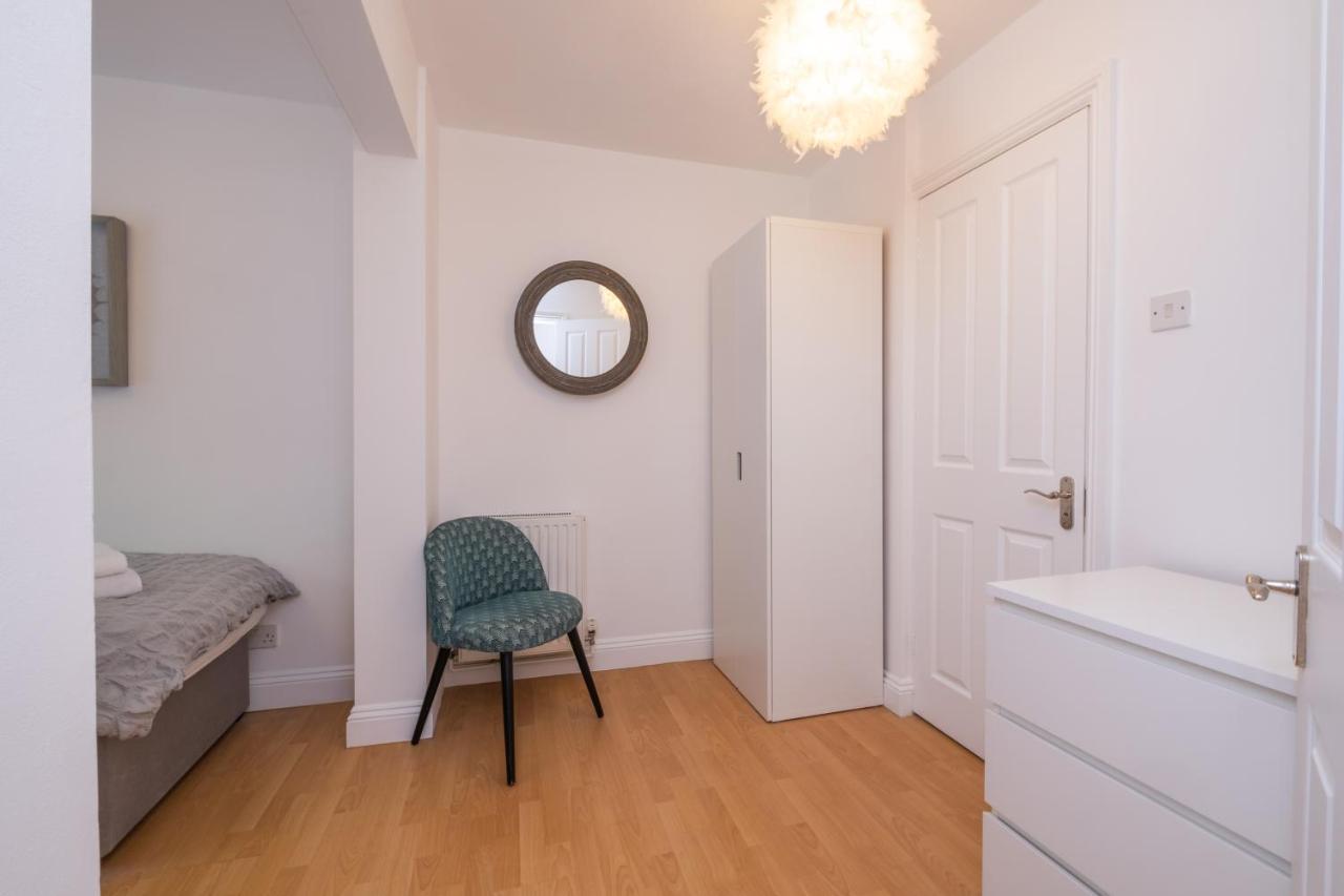 Modern Apt Near Gardens With Large Decking Area - Vivre Retreats Bournemouth Bagian luar foto