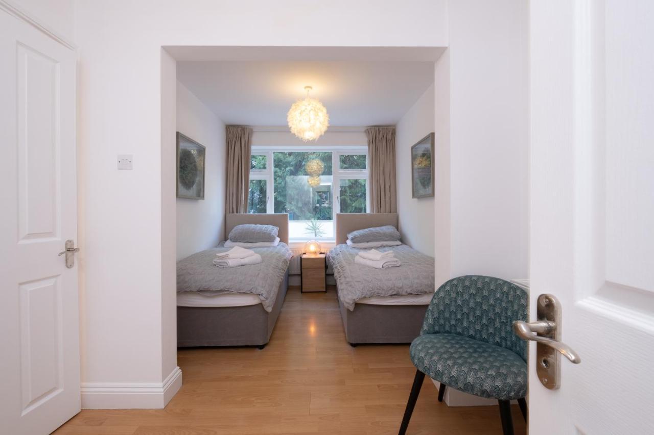 Modern Apt Near Gardens With Large Decking Area - Vivre Retreats Bournemouth Bagian luar foto