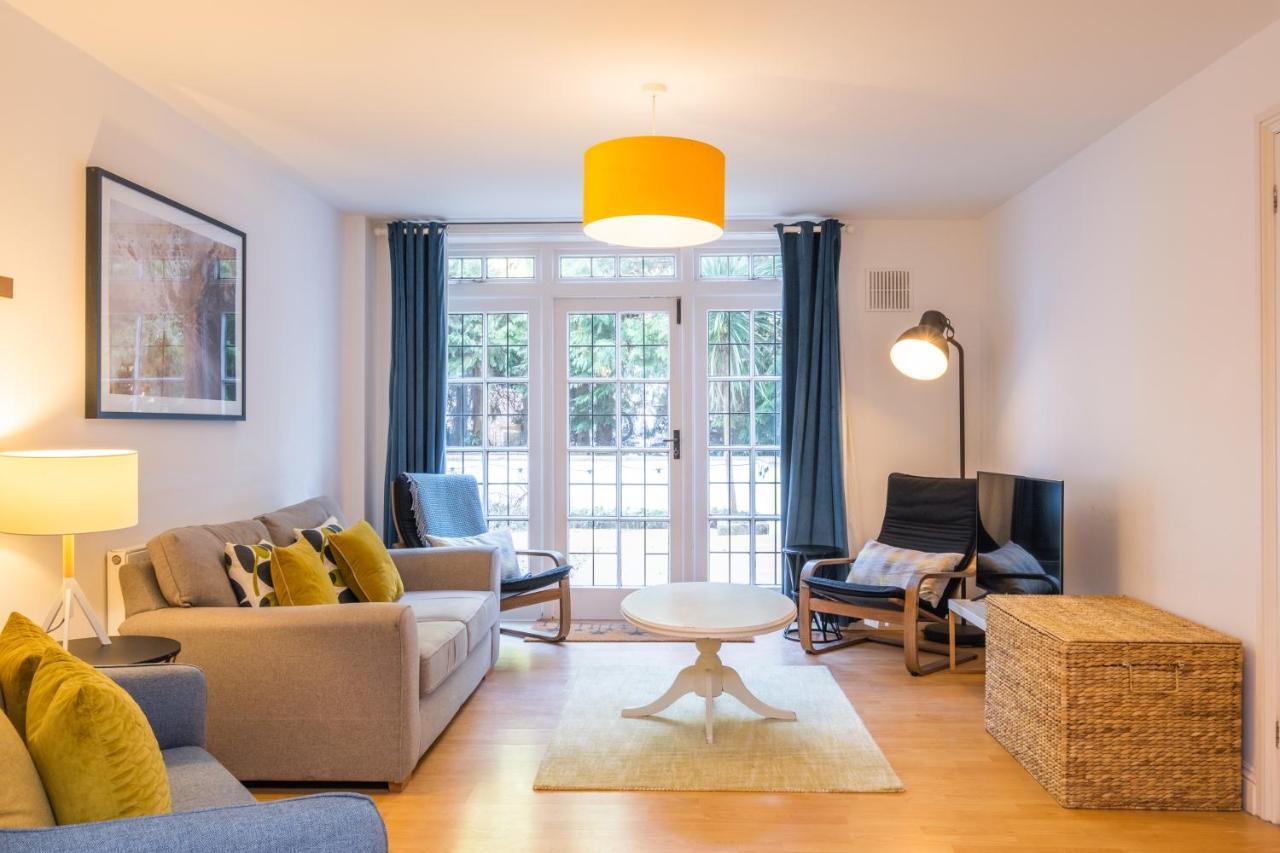 Modern Apt Near Gardens With Large Decking Area - Vivre Retreats Bournemouth Bagian luar foto