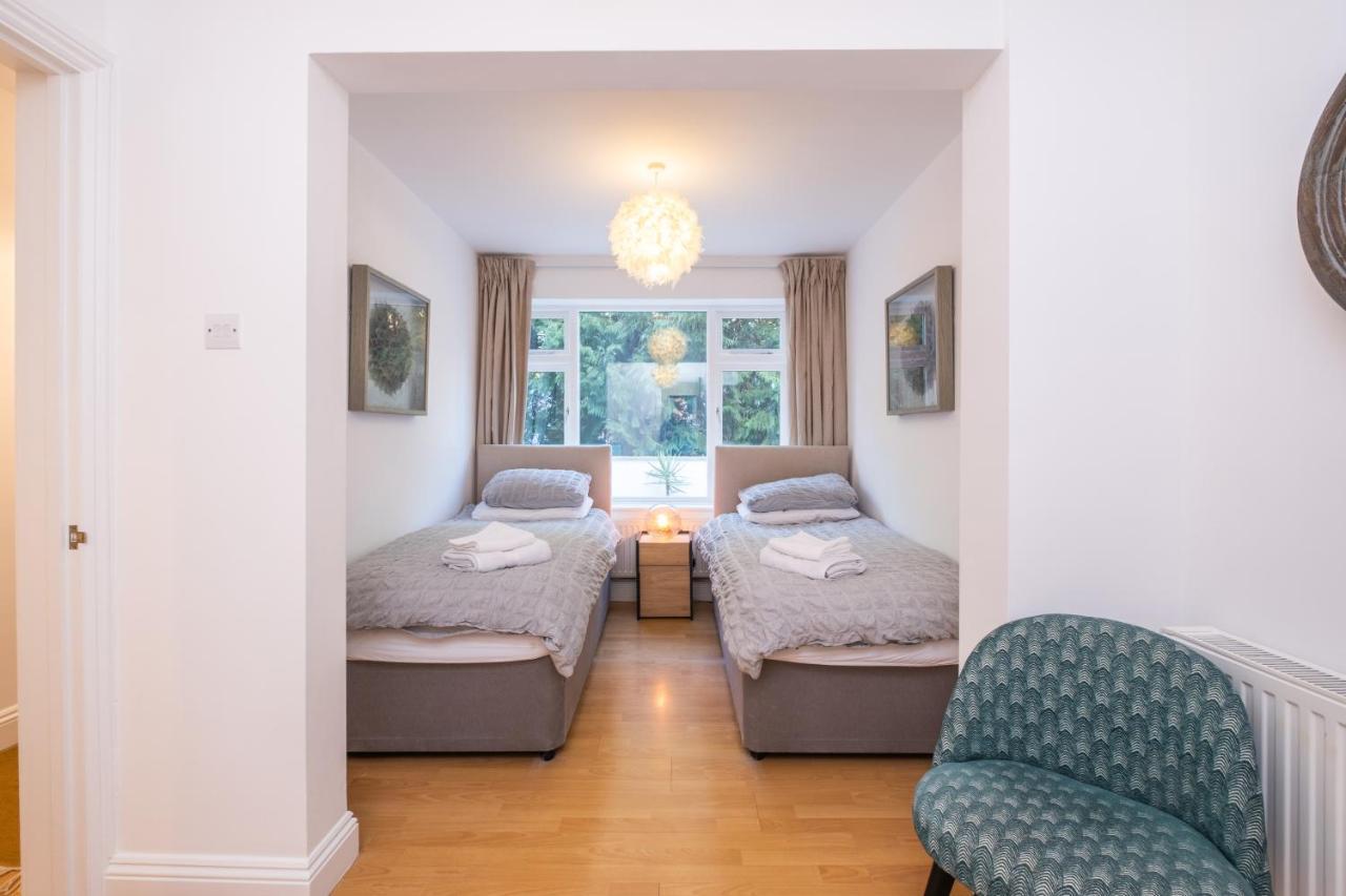 Modern Apt Near Gardens With Large Decking Area - Vivre Retreats Bournemouth Bagian luar foto